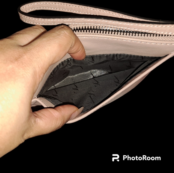 Simply Vera Vera Wang Joyce Wristlet Tan NWOT - Picture 3 of 7